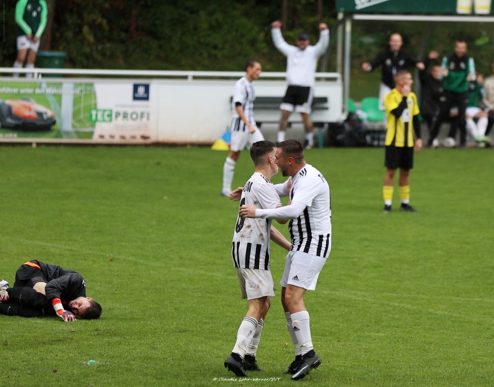 Tanne 2 behalten im Kampfspiel die Oberhand